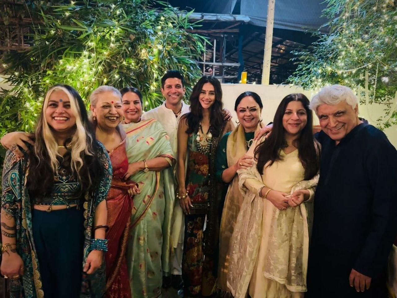 Farhan Akhtar posted a beautiful family picture including his wife Shibani, mother Honey Irani, father Javed Akhtar, daughter Shakya and others