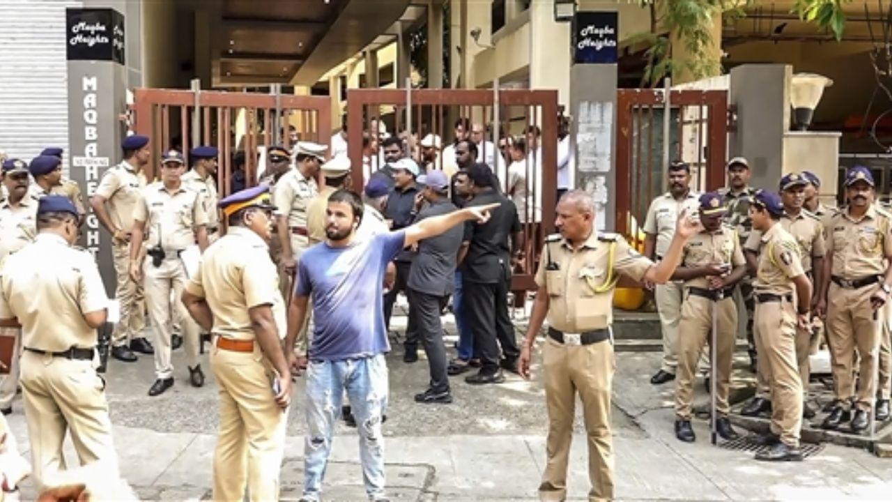 Two suspects, hailing from Uttar Pradesh and Haryana, have been taken into custody. The police are actively searching for a third suspect who fled the scene.