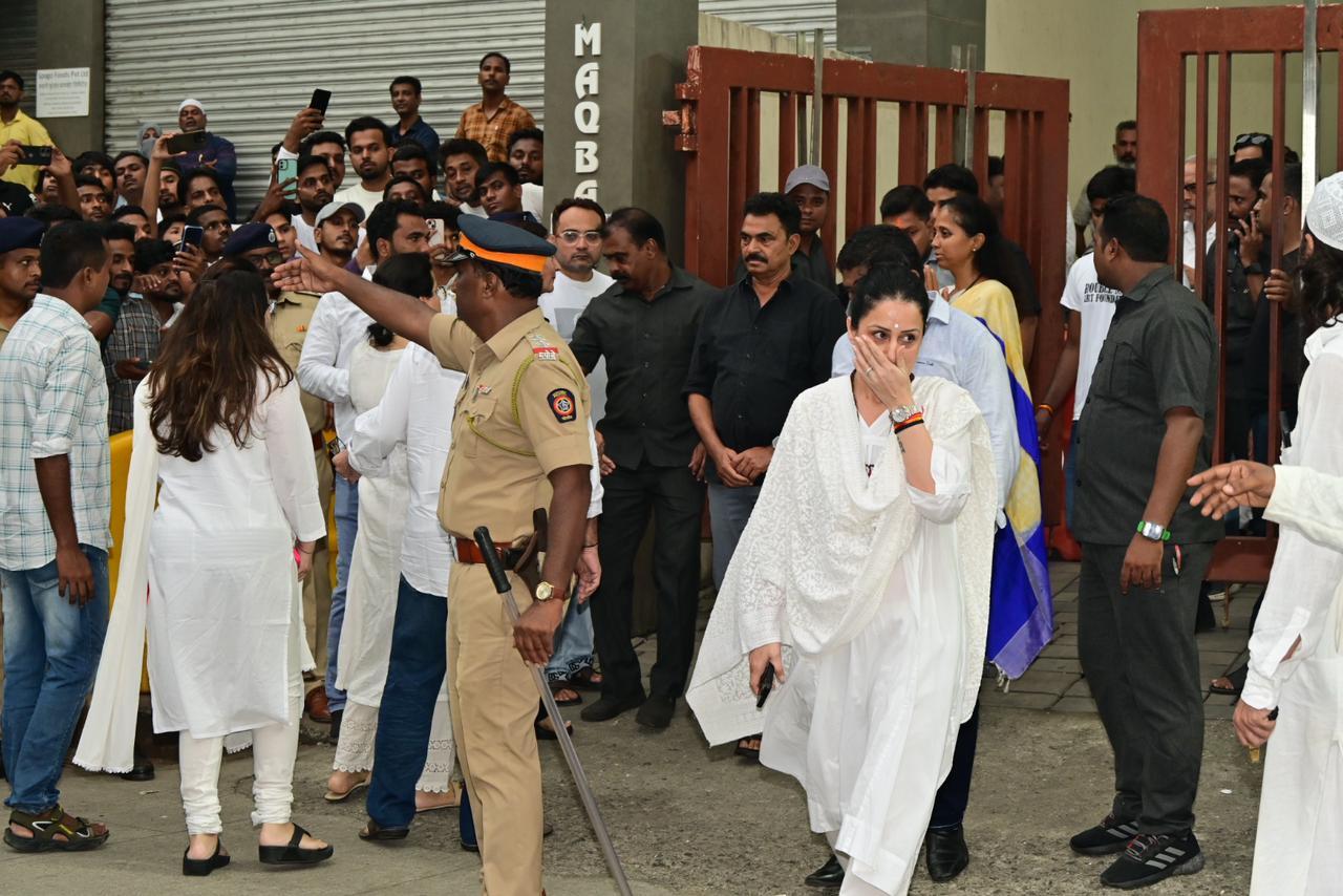 Actor Sayaji Shinde, who recently joined Ajit Pawar-led NCP was spotted at Siddique's home. 