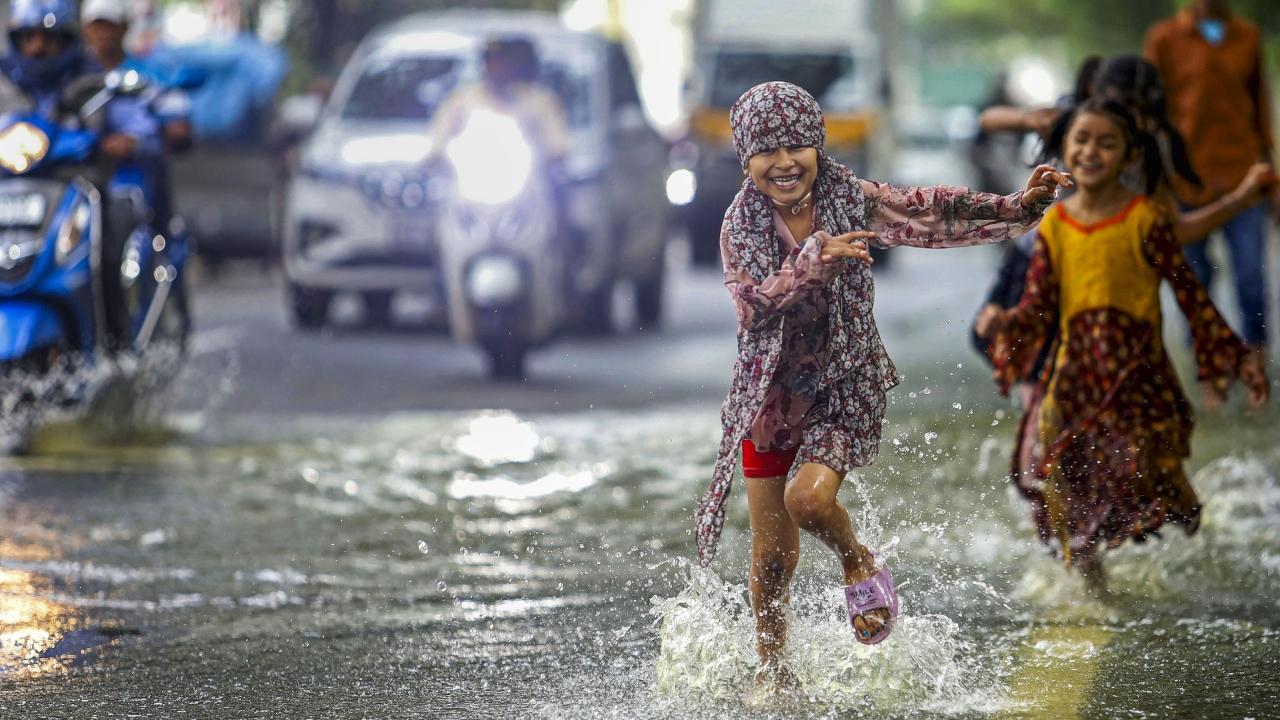 The IMD has also issued a yellow alert for 11 districts in Karnataka. The districts of Uttara Kannada, Udupi, Belagavi, Dharwad, Haveri, Gadag, Shivamogga, Chikkamagaluru, Hassan, Kodagu, Chitradurga, Davangere, and Tumakuru are under a yellow alert till October 21 due to the forecast of heavy rainfall