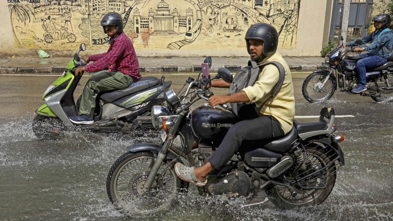 The Indian Meteorology Department has sounded orange alert in Bengaluru for today. An orange alert means very heavy rain of 11 cm to 20 cm