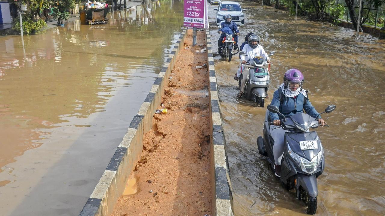 In view of the downpour, the Bengaluru Urban Deputy Commissioner Jagadish G ordered the closure of schools and Anganwadi centres on Monday