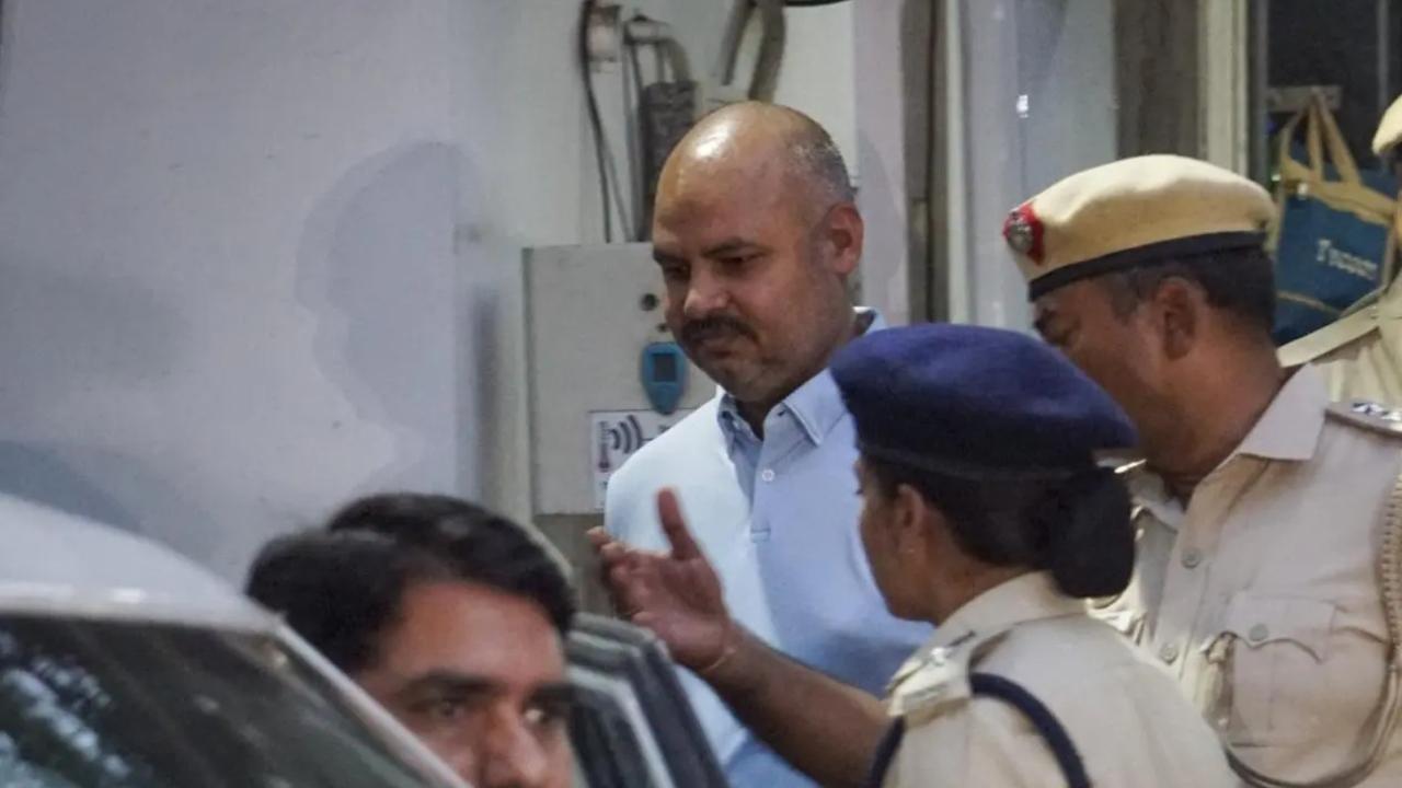 Court asks prosecution to provide Bibhav list of 'unrelied upon' documents