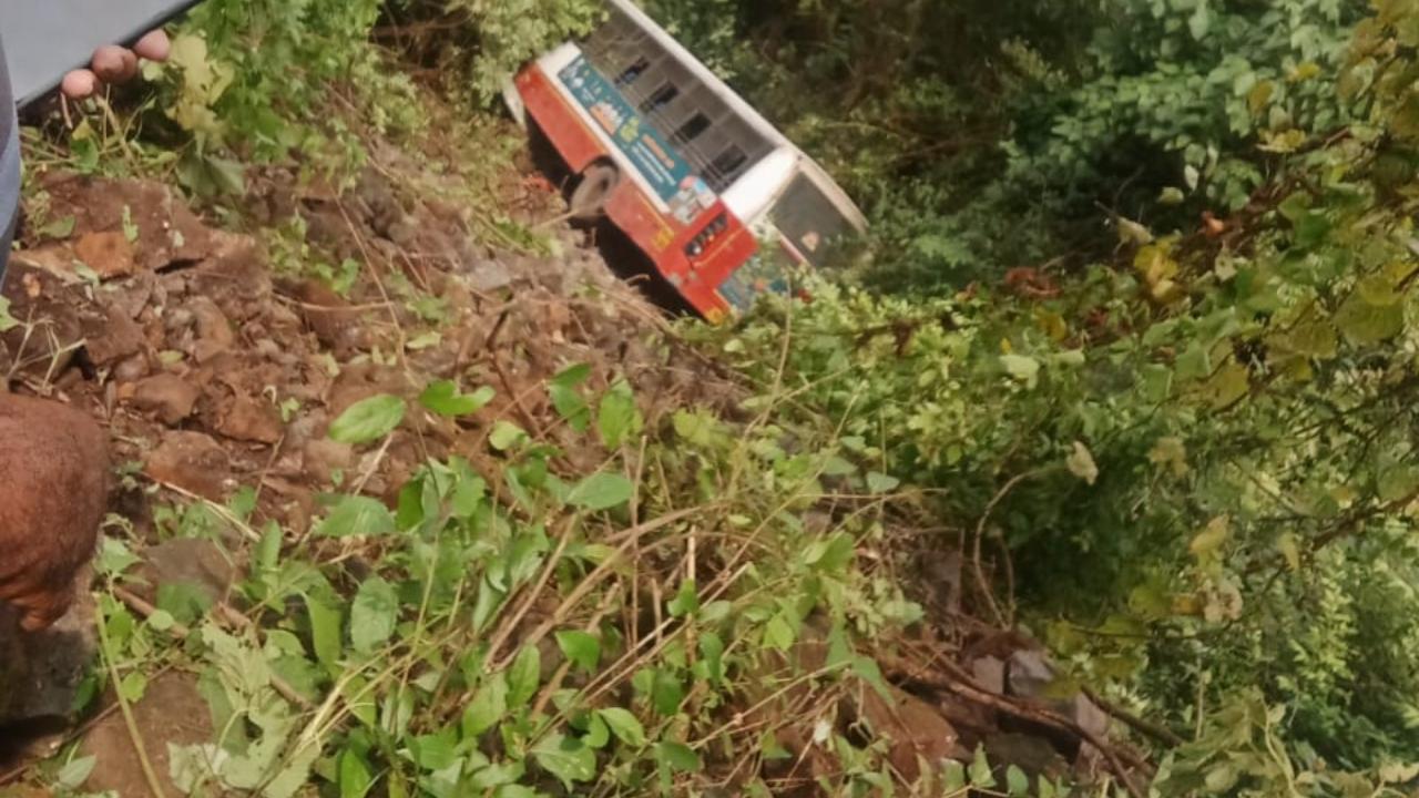 Bus carrying women to Ladki Bahin event falls 40 feet; two injured