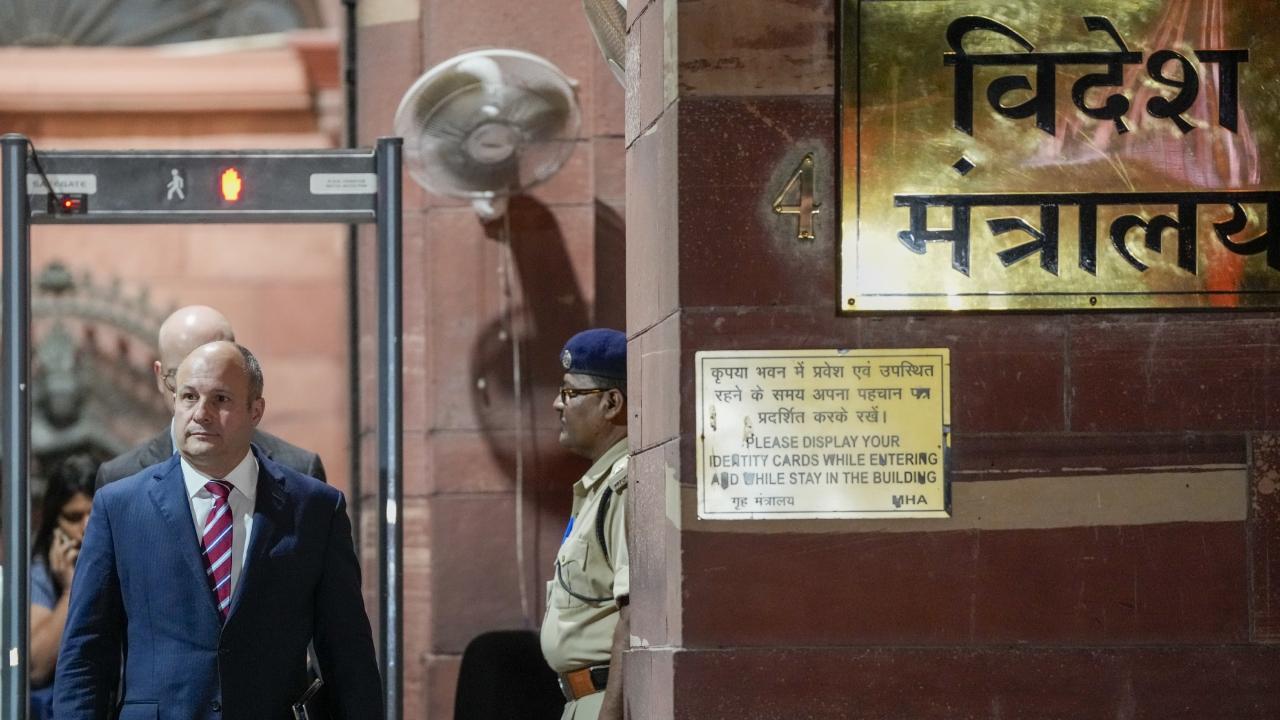 India has decided to expel six Canadian diplomats: MEA