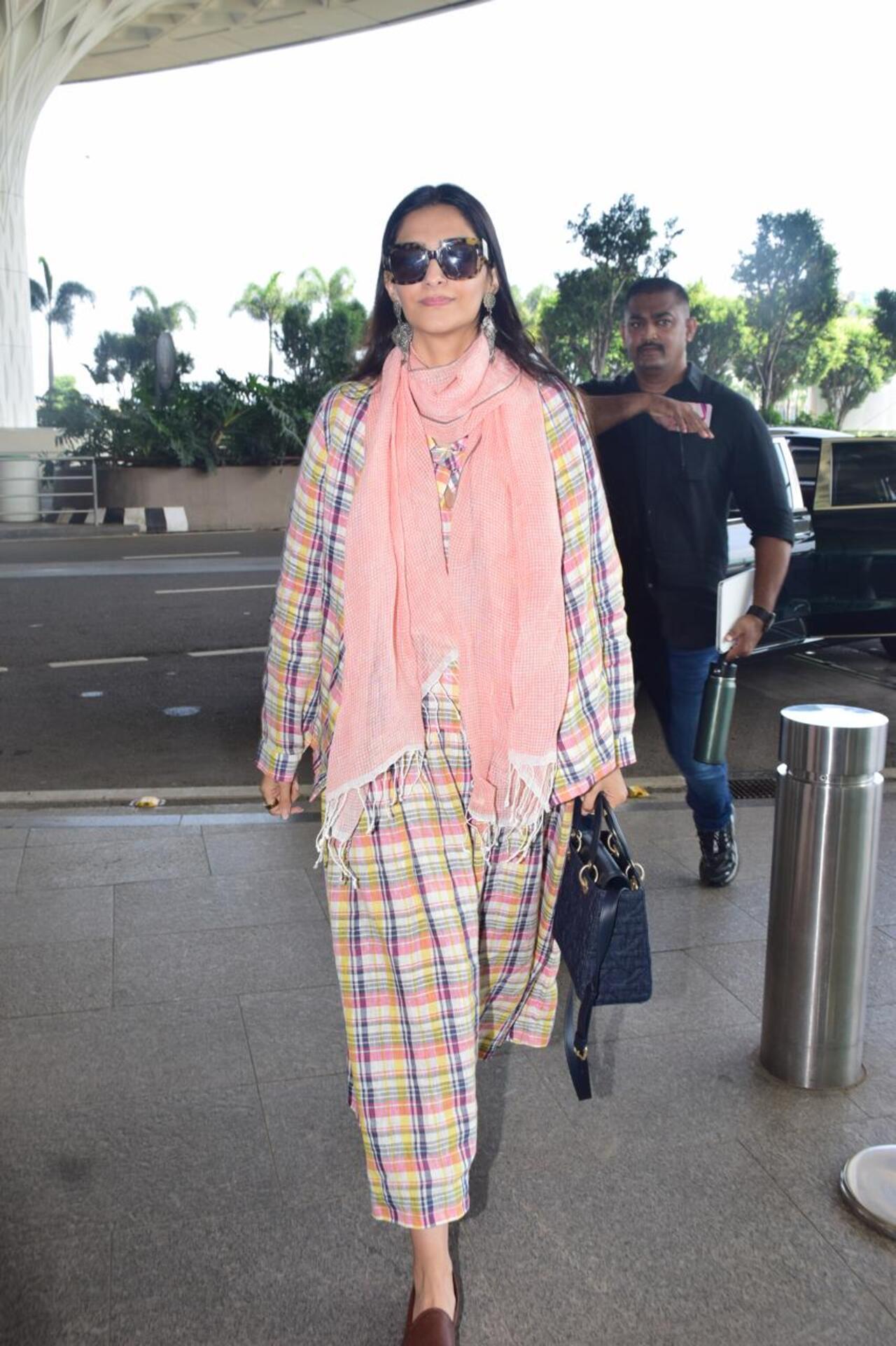 Bollywood fashionista Sonam Kapoor in yet another stylish look at the airport. 