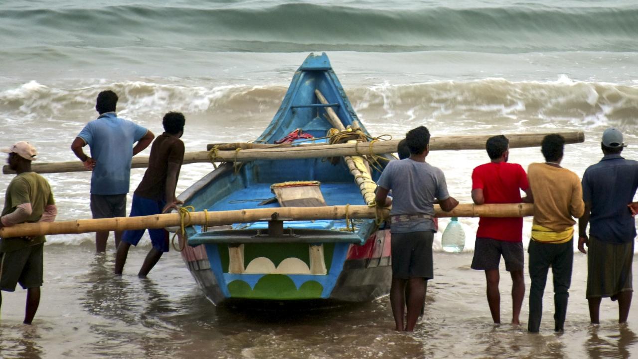 The weather system will bring heavy to very heavy rainfall with extremely heavy downpours at one or two places in the districts of South 24 Parganas, Paschim Medinipur, Purba Medinipur and Jhargram