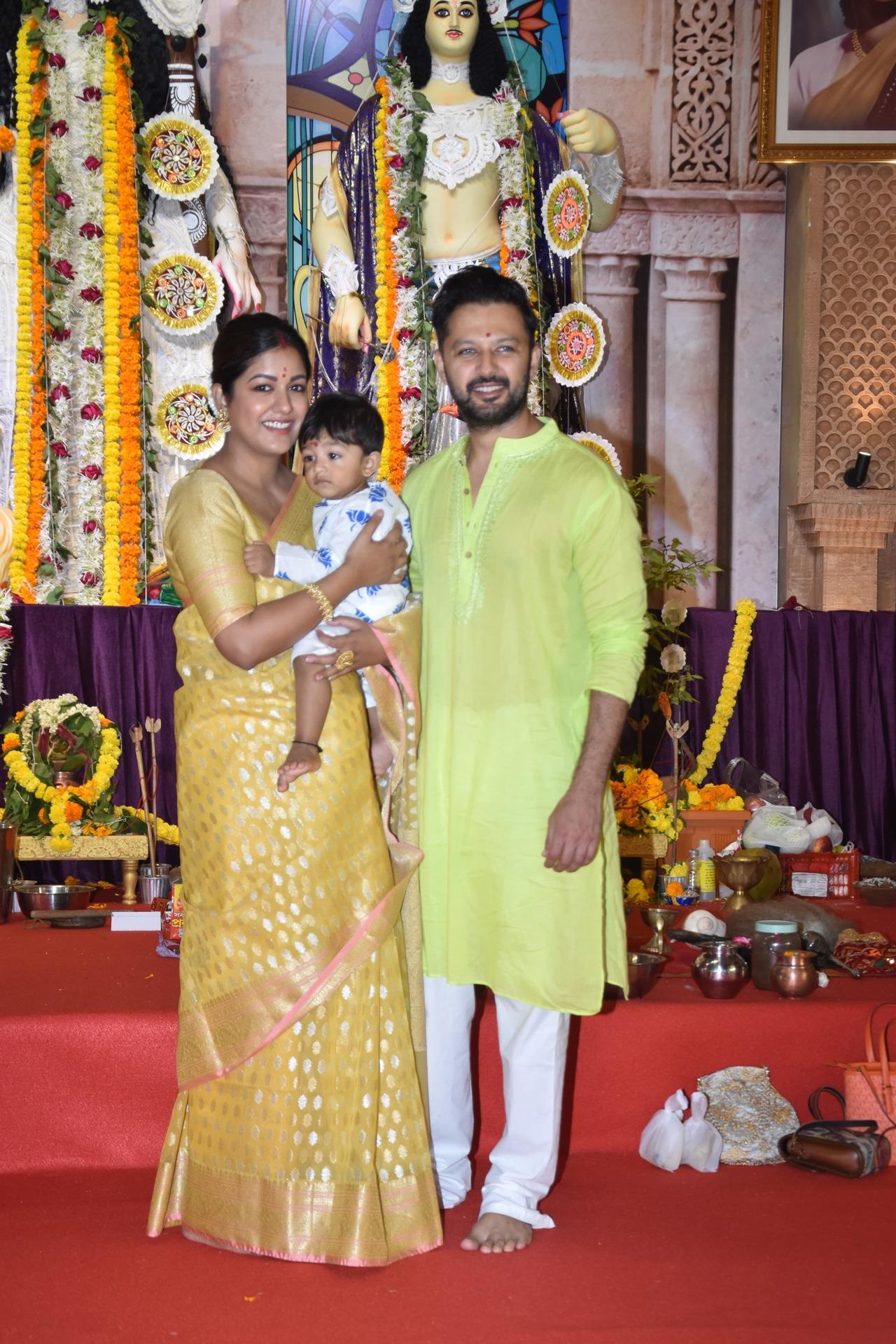 Power couple Vatsal Sheth and Ishita Dutta also marked their presence at the pandal.