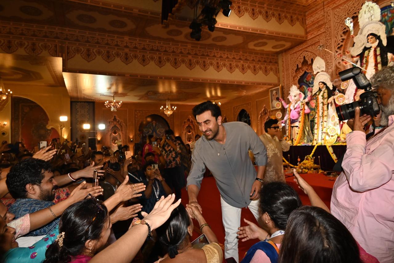 Ranbir Kapoor visited the North Bombay Sarbojanin Durga Puja pandal on Mahasaptami.