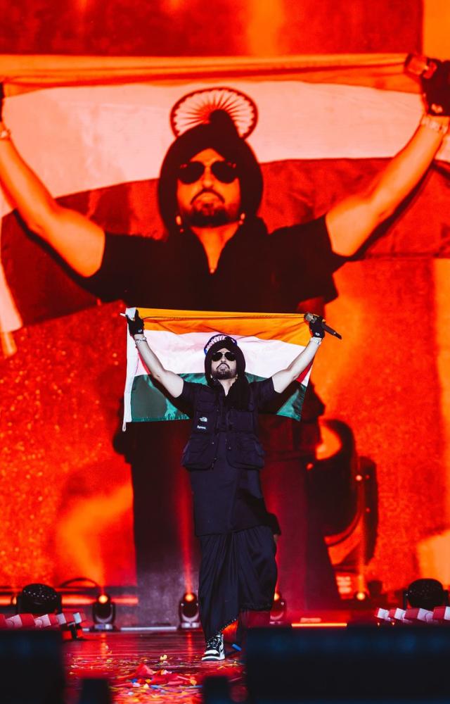The concert was marked by fervent cheers from a captivated audience as Dosanjh waved the Indian flag proudly after his opening song.
