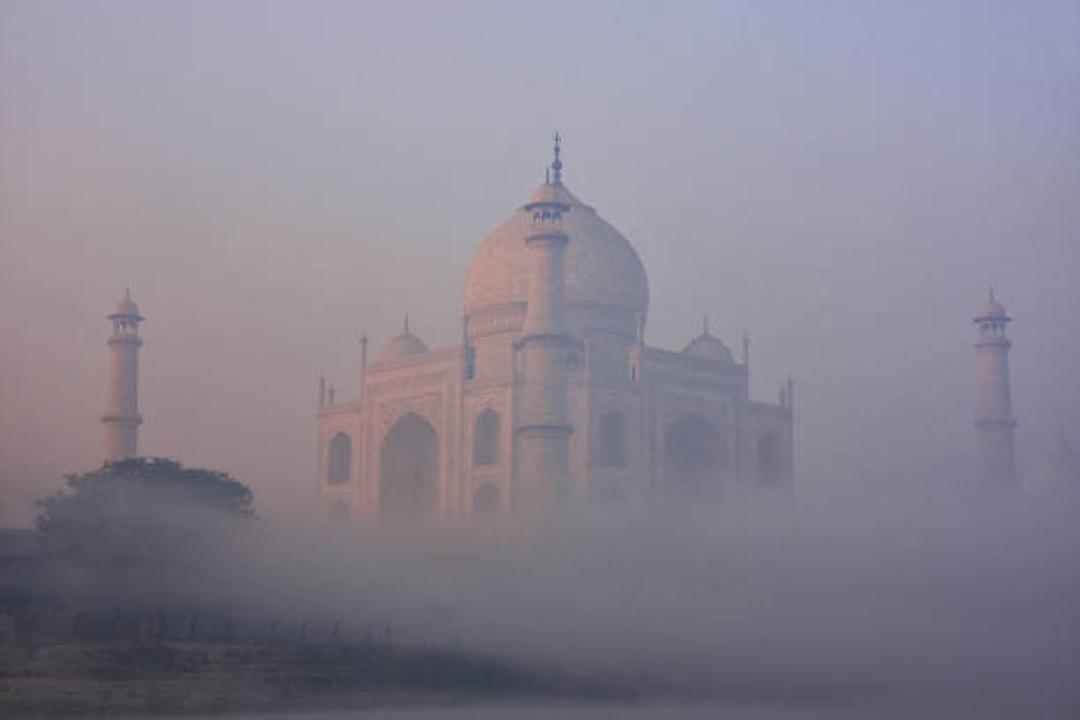 Thick haze clouds Taj Mahal as pollution rises, frustrates tourists