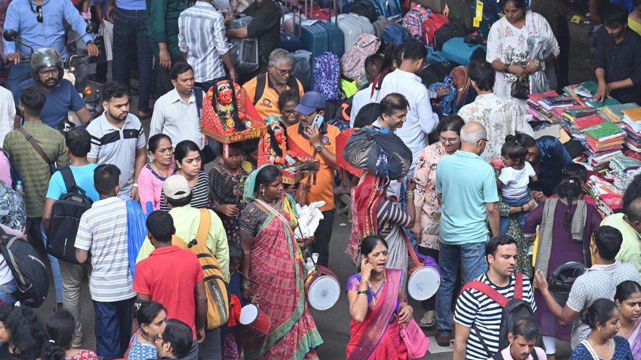 Huge crowd buying puja essentials for Lakshmi Puja, which is performed to invite wealth and prosperity