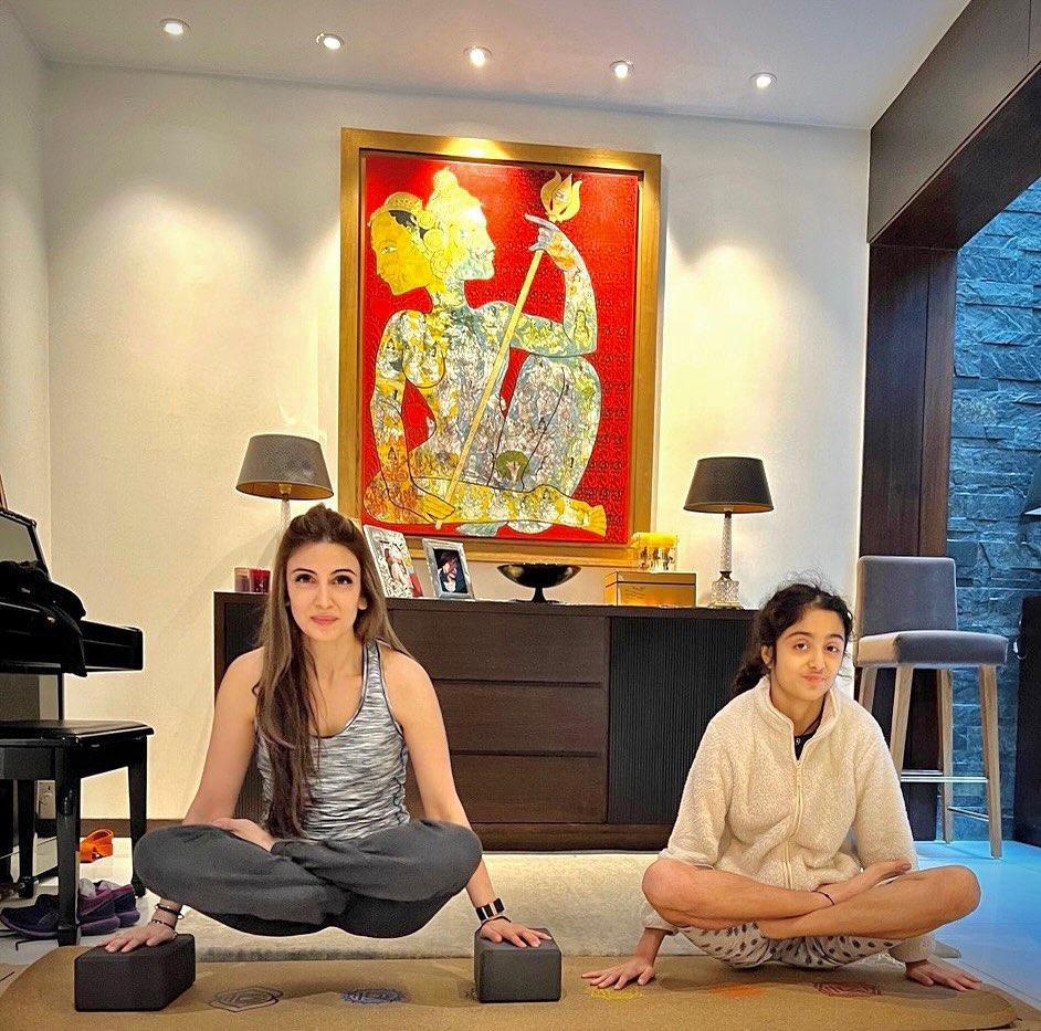 Ranbir Kapoor has described Riddhima as fiery, opinionated, and unfiltered, showing her strong and outspoken nature.