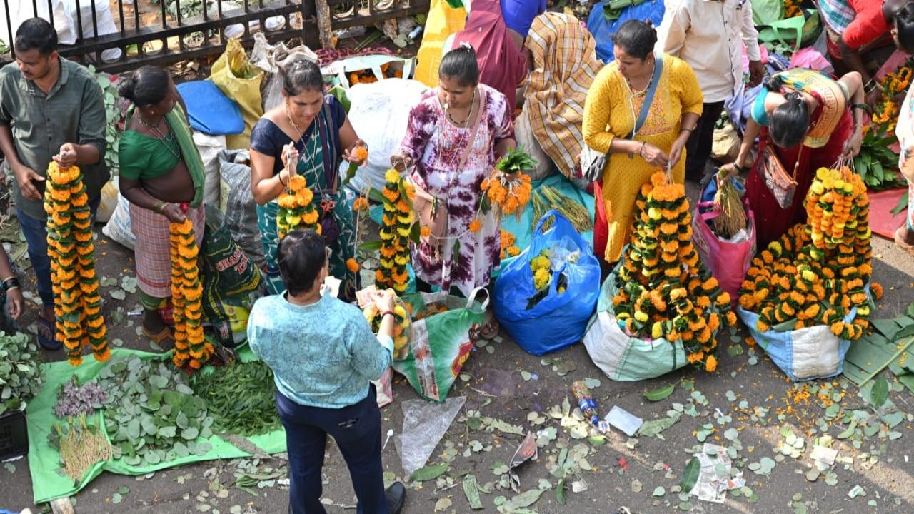 In a few parts of the country, Ramlila performances are held to narrate the dramatic story of Lord Rama's victory over Ravan on Dussehra. These performances take place in open-air stages or temporary theaters, where actors portray different characters from the Ramayan