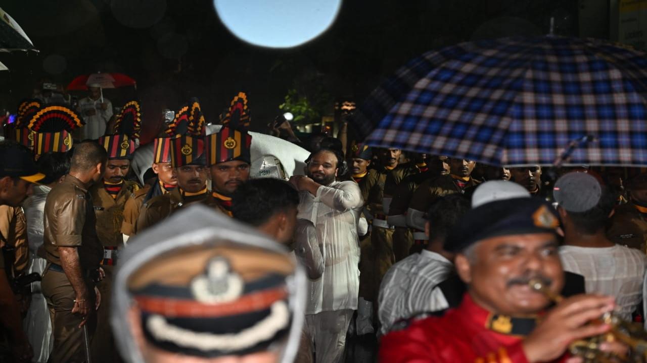 MLA Zeeshan Siddique carries the mortal remains of his father outside their home in Bandra
