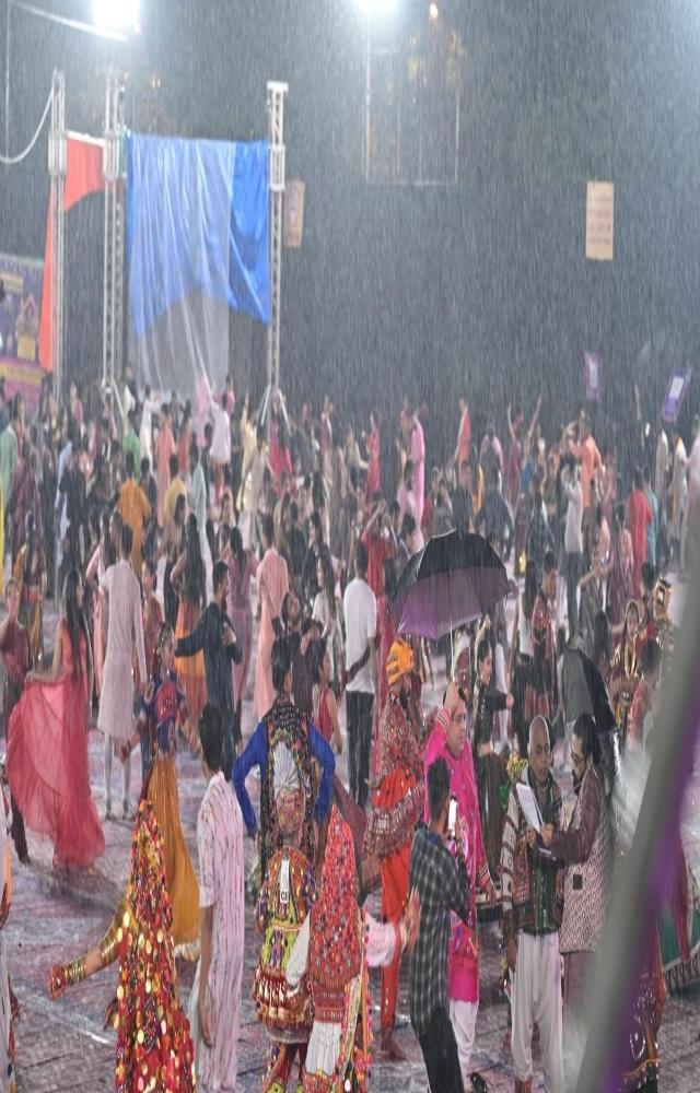 Rains can`t dampen the Navratri spirit