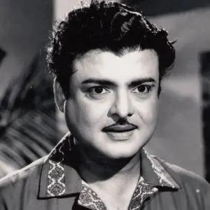 Gemini Ganesan was a veteran in the Tamil film industry of his time. Gemini Ganesan’s personal life was often subject to many ‘controversies’. With the spotlight often panning to his personal relationships.