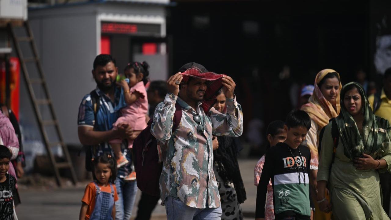 A low tide was expected at 5.20 pm lowering to 1.09 meters and an another low tide of 1.23 meters was expected at 5.22 am on October 2, the BMC said