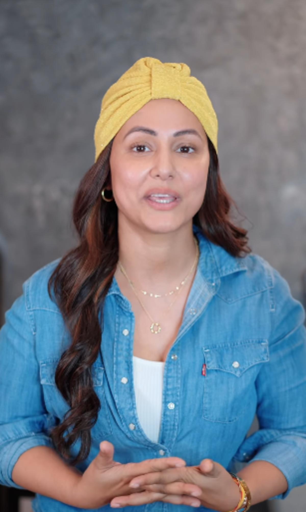 Hina had shared her no-makeup look with her fans. This is what she follows when she steps out.  