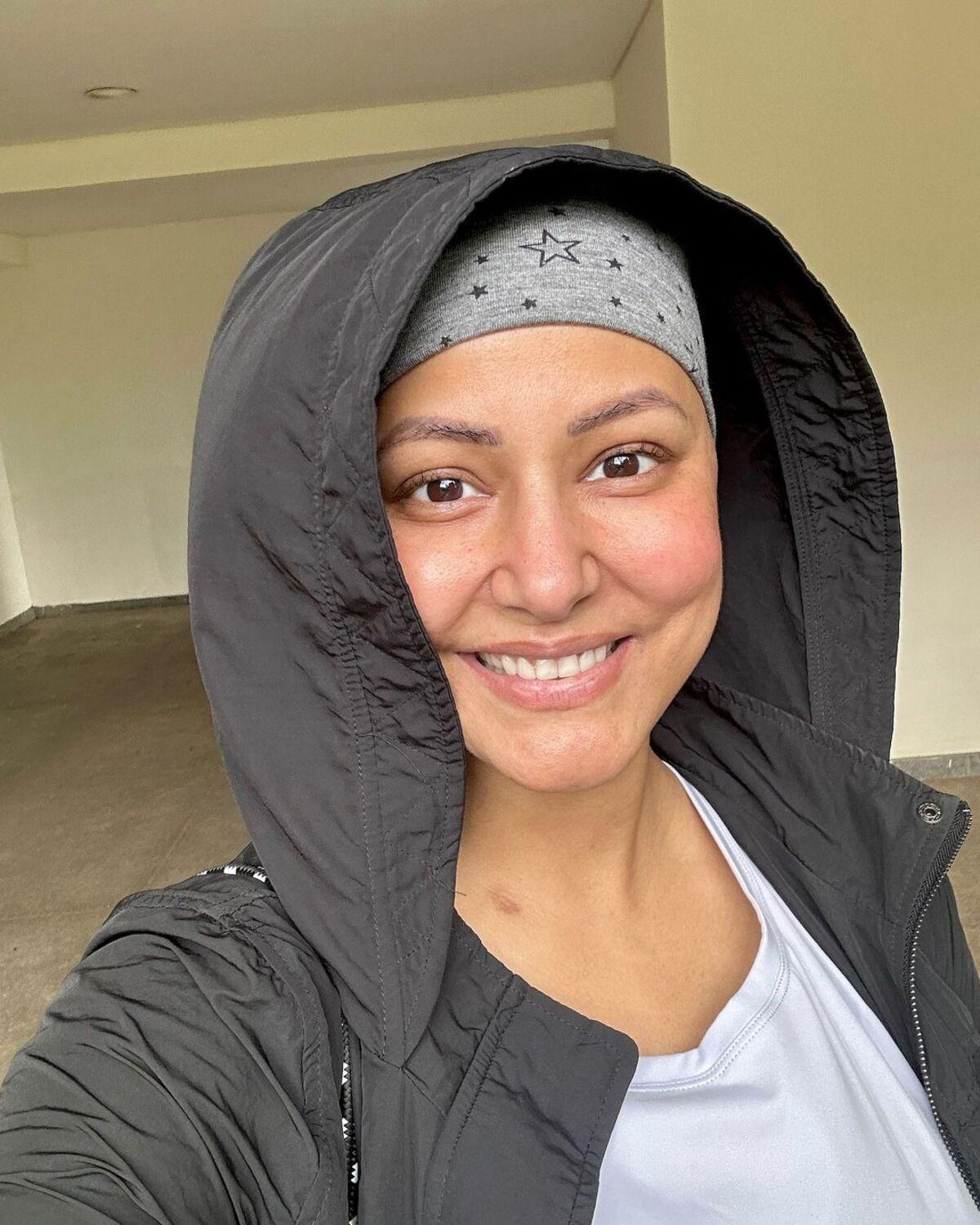 Hina had shared this image and mentioned that she is struggling with Mucositis, which is a side-effect of chemotherapy. Due to it, she was not able to eat properly. 