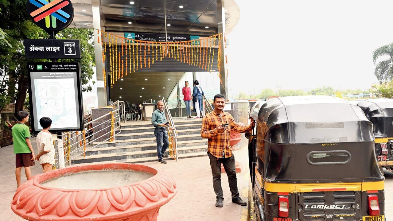 The reporter before embarking for Aarey JVLR station via auto