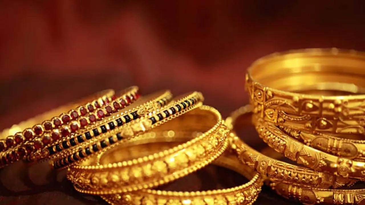 Zaveri Bazaar
This market is the perfect place for jewellery shopping. From gold and silver to artificial oxidised jewellery, you’ll find everything here. (Representational Image/iStock)