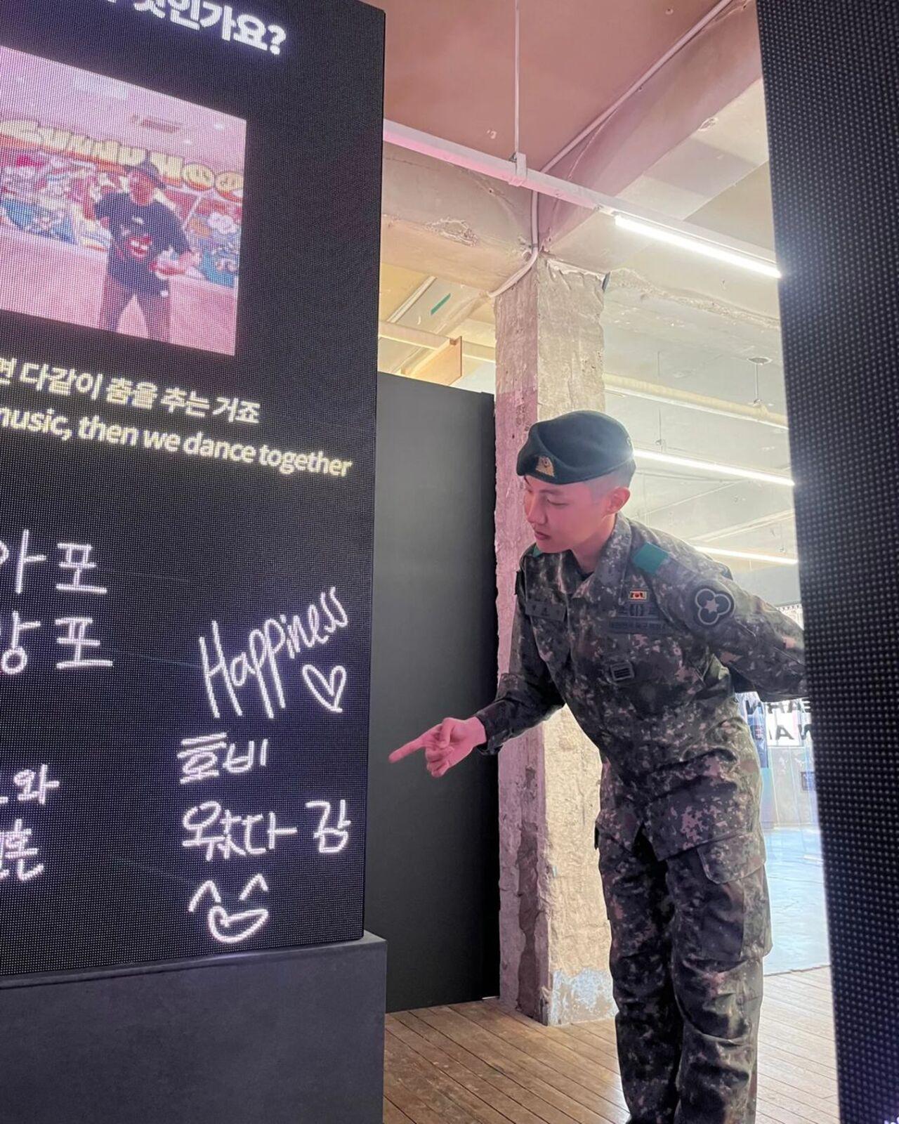 Accompanied by his former instructor, the popping champion Boogaloo Kin, J-hope explores the streets of Osaka, Seoul, Paris, New York, and Gwangju, meeting inspiring street dancers along the way.