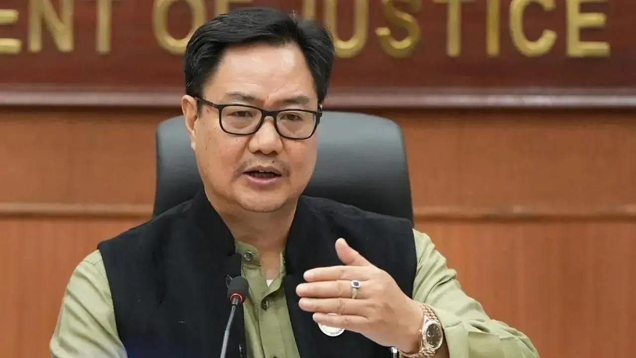 Union minister Kiren Rijiju addresses students at Mumbai University Fort campus