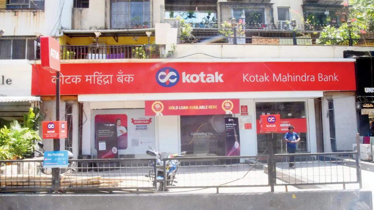 Markets slip after early gains as Kotak Bank falls and foreign outflows continue