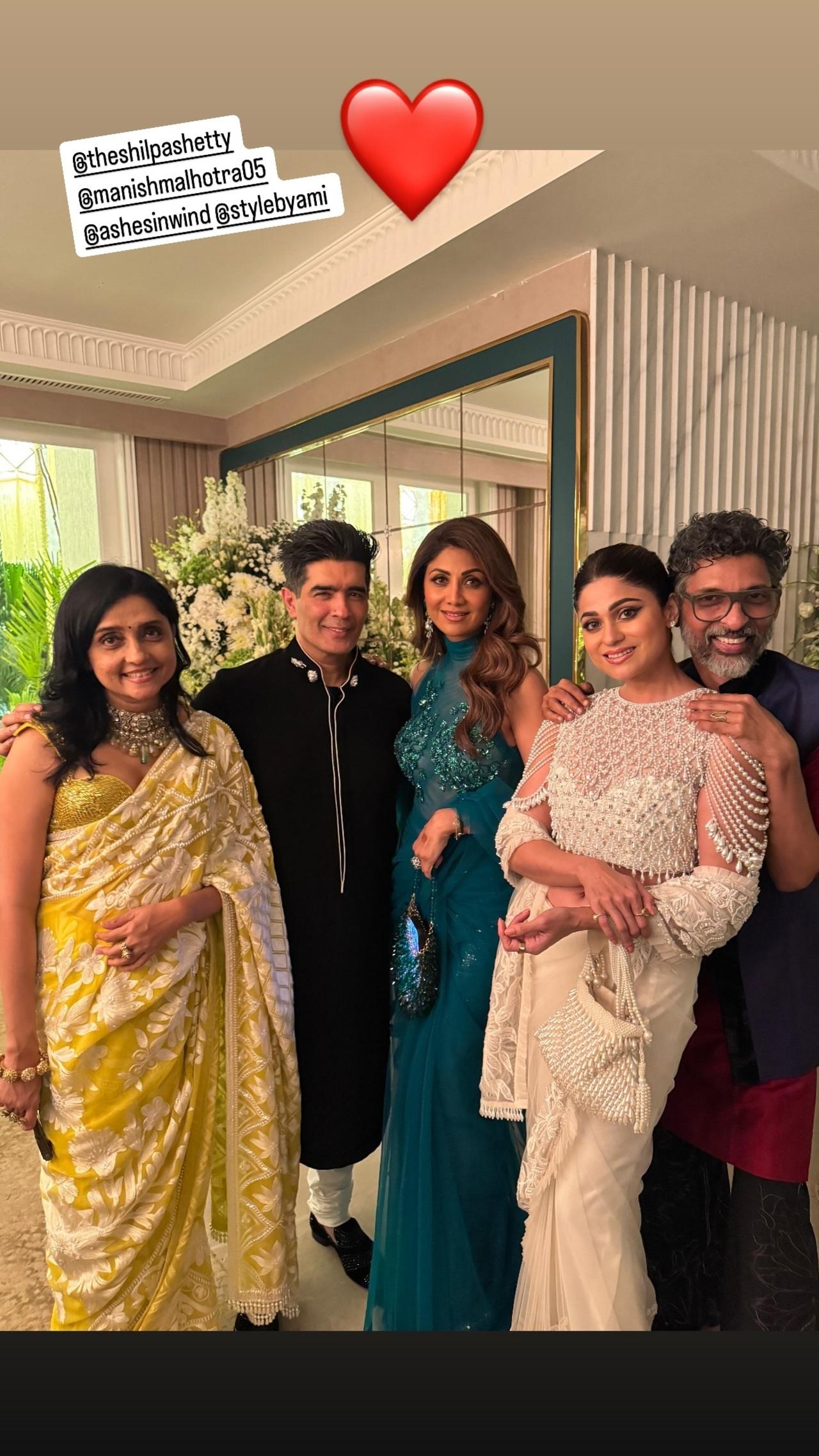 Shilpa and Shamita Shetty pose with the host and other guests