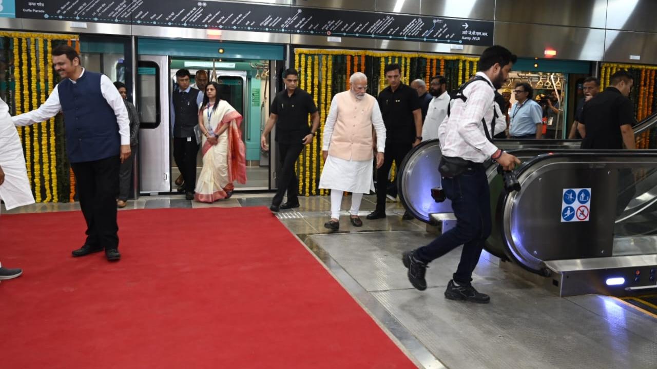 PM Modi on Saturday took a ride in the newly inaugurated metro till Santacruz station and back