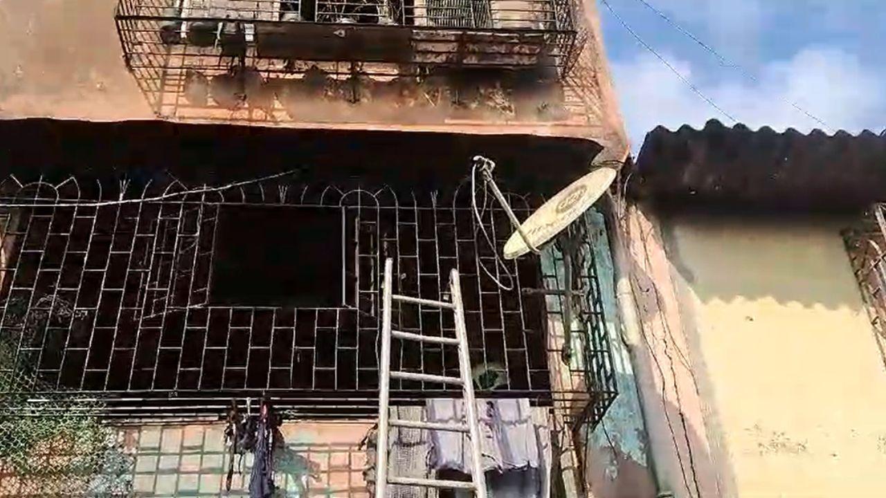 The blaze started at 5.20 am on the ground floor, which housed a shop. The fire spread to the upper floor, which was used as a residence, trapping the victims inside.