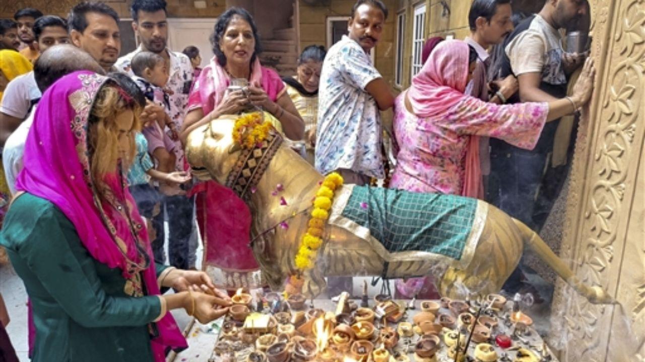 Uttar Pradesh Chief Minister Yogi Adityanath and Uttarakhand Chief Minister Pushkar Singh Dhami both extended their Navaratri wishes, emphasising peace, prosperity, and the significance of the divine feminine.