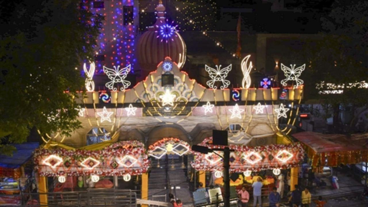 The Shree Mata Bheemeshvari Devi Mandir in Jhajjar, Haryana, attracted a significant number of devotees who gathered for the Aarti to honour the goddess.