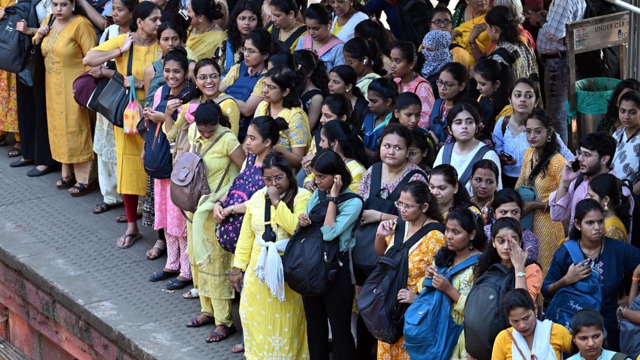 Devotees engage in fasting, prayers, and vibrant celebrations filled with traditional music and dance, including Garba and Dandiya during Navrati. Pic/Nimesh Dave