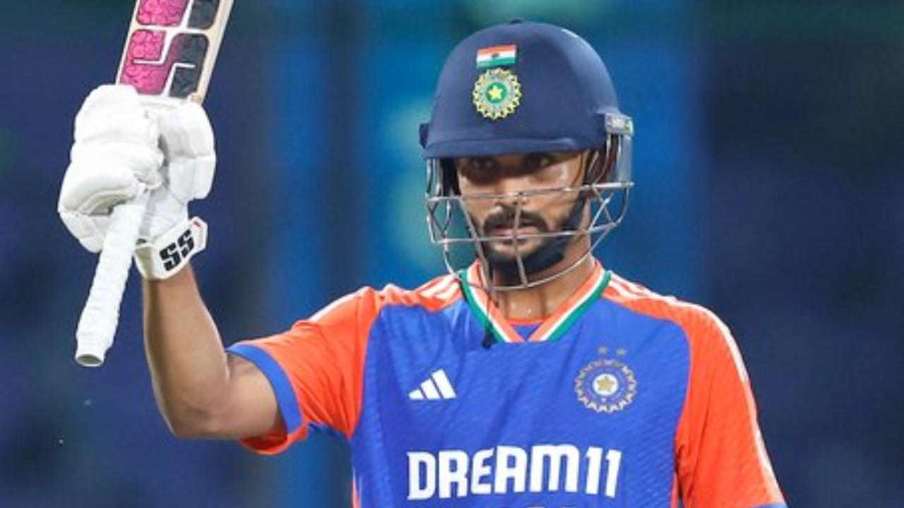 Coming to bat at number four, Nitish Kumar Reddy muscled up his strokes. Facing just 32 deliveries, the young right-hander smashed 74 runs. In his explosive innings, the stadium witnessed 7 sixes and 4 fours