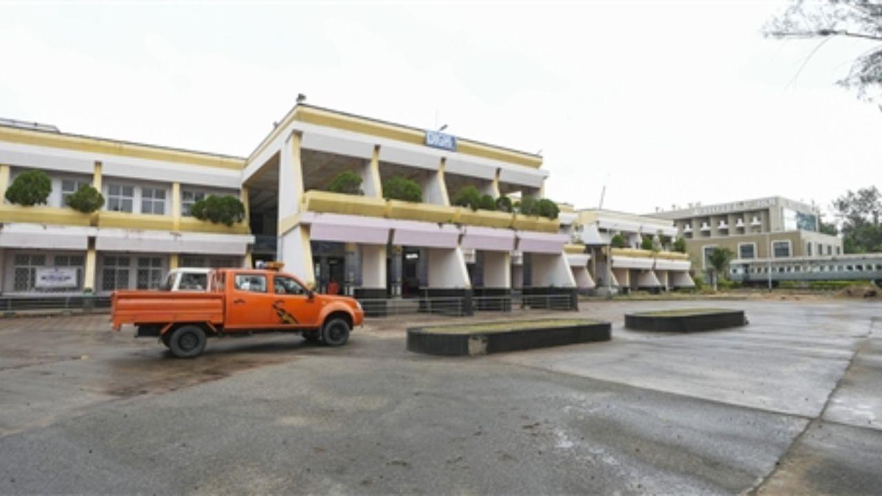 Along with the Navy, the Coast Guard and Army are also on high alert to assist in evacuation, rescue, and relief operations if required during and after the cyclone.