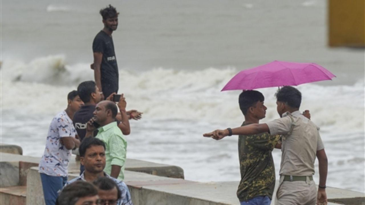 Odisha Chief Minister Mohan Charan Majhi has stated that the state is fully prepared for Cyclone Dana. Emergency arrangements are in place for districts likely to be affected, including Kendrapara, Bhadrak, Balasore, Jagatsinghpur, and Puri.