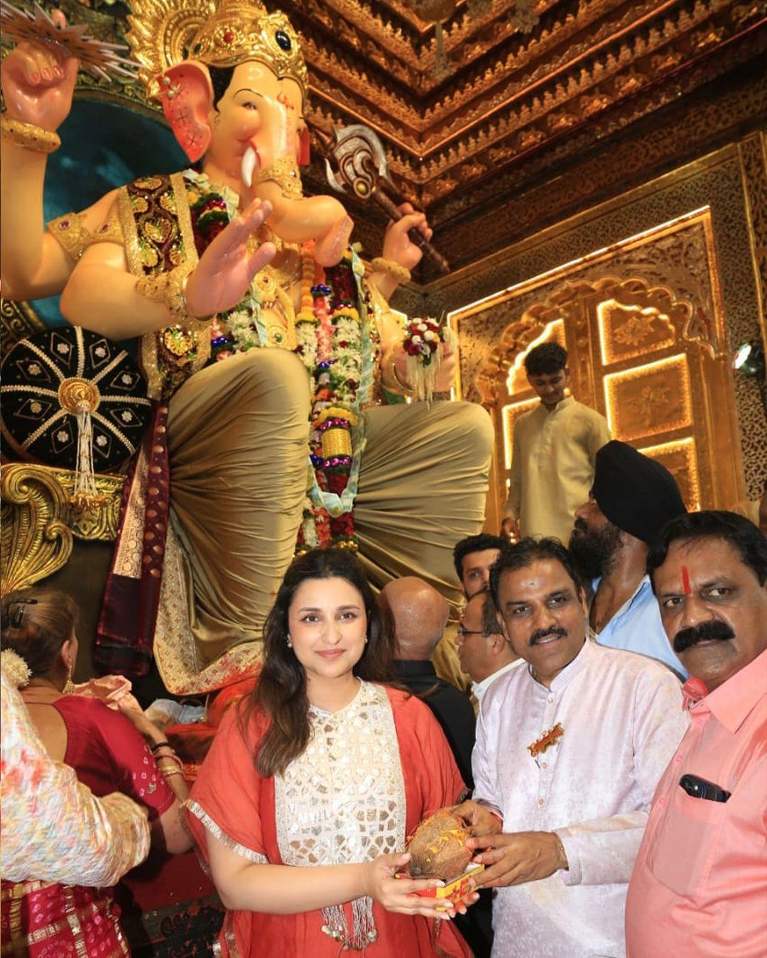 Parineeti Chopra made a trip out to Siddhivinayak temple in Mumbai to seek blessings