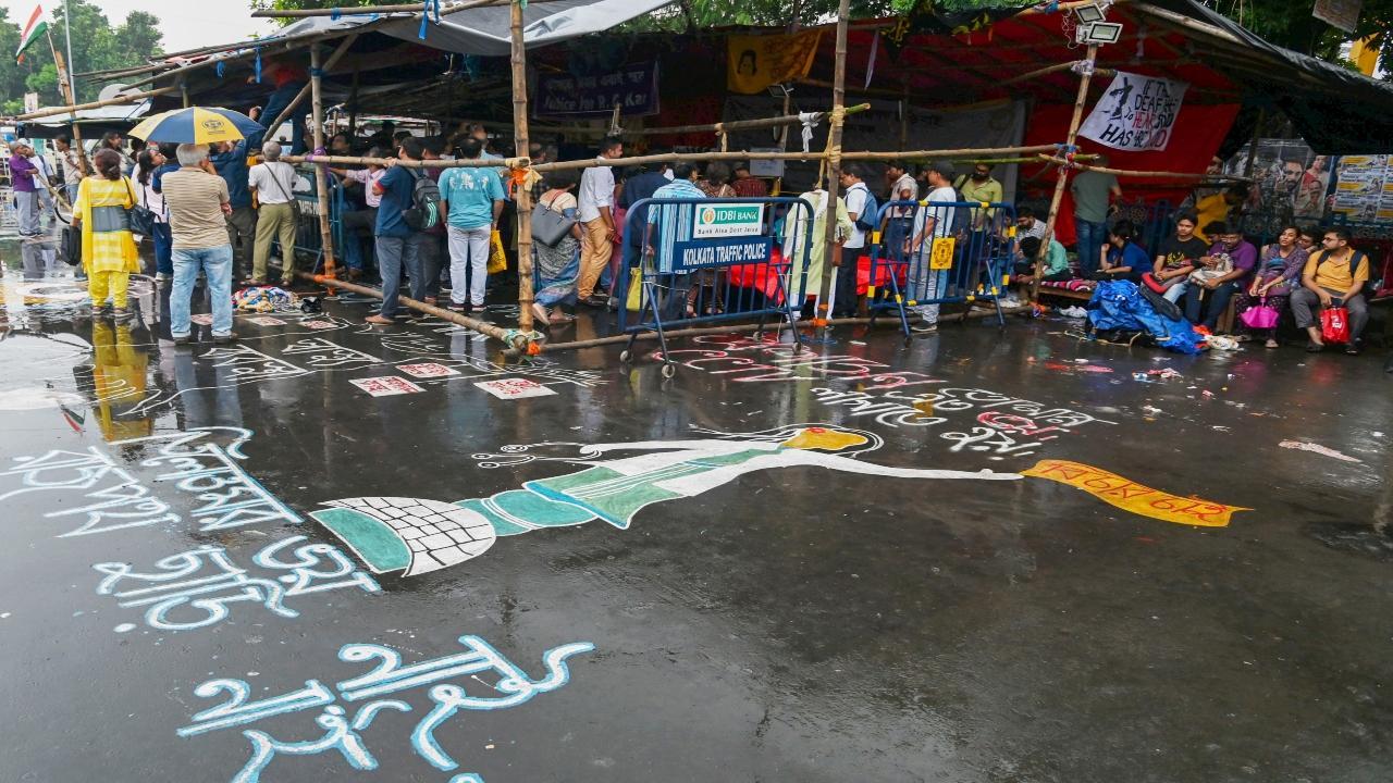 West Bengal: Protests erupt over rape, murder of 10-year-old girl in South 24 Parganas