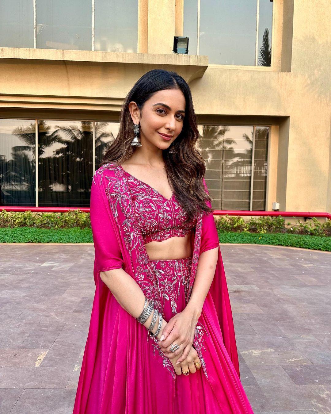 The actress left her hair open in loose curls and applied very minimal makeup. To enhance her appearance, she further accessorized with oxidized jewelry, including a pair of jhumkas and multiple bangles.