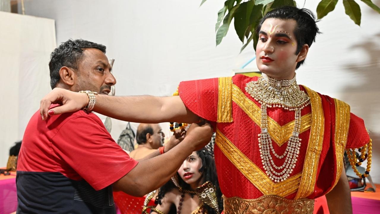 During the Navratri, the Ramleela is performed featuring artistes who were seen perparing at Ramleela Maidan in Malad area ahead of their performances. Pics/Nimesh Dave, Shadab Khan and Atul Kamble