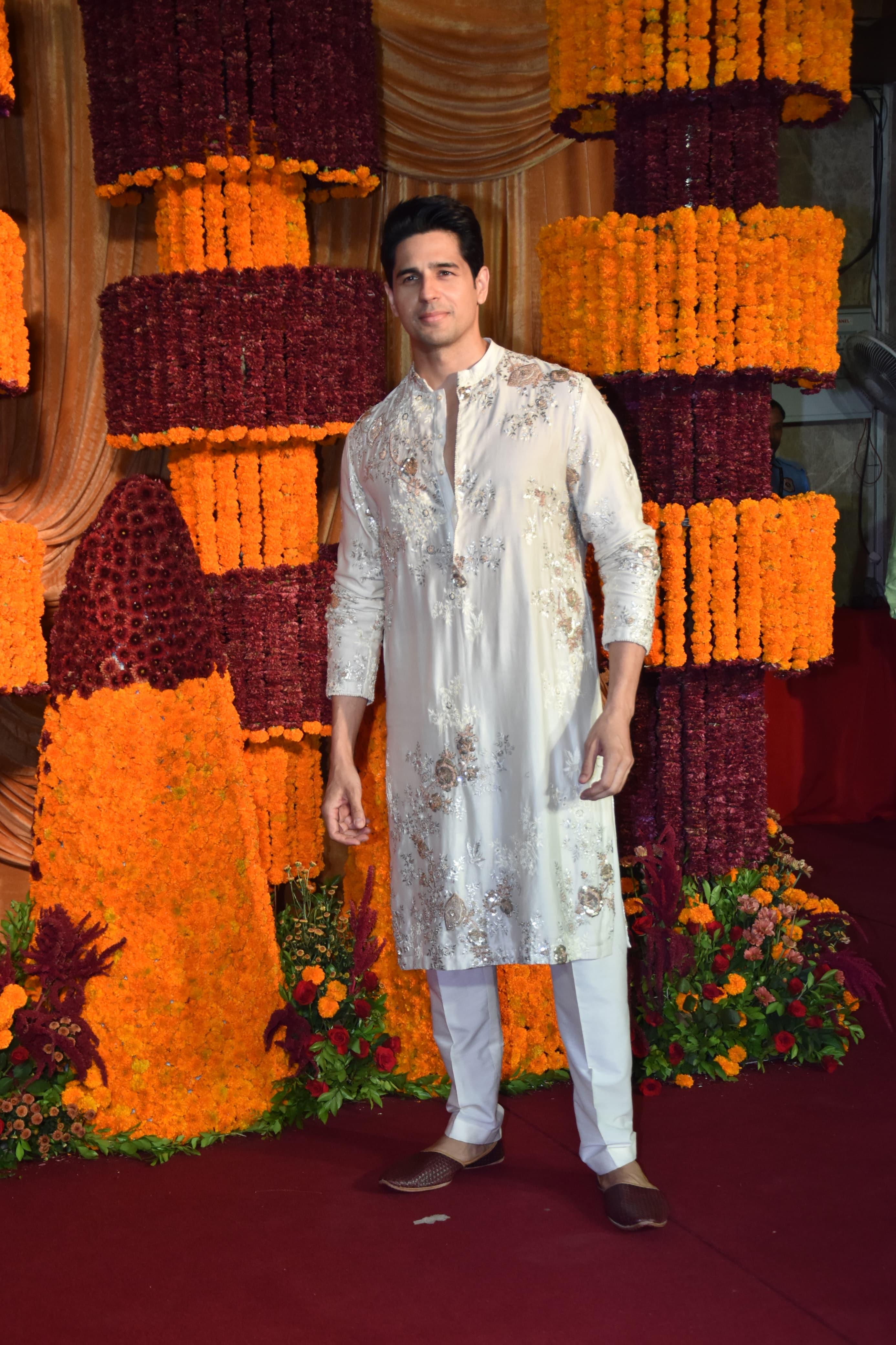 Sidharth Malhotra looked as handsome as ever at Ramesh Taurani’s Diwali bash