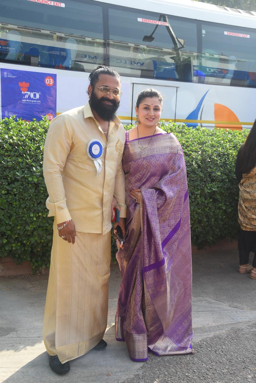 Rishab Shetty was joined by his wife Pragathi Shetty for the award ceremony. 