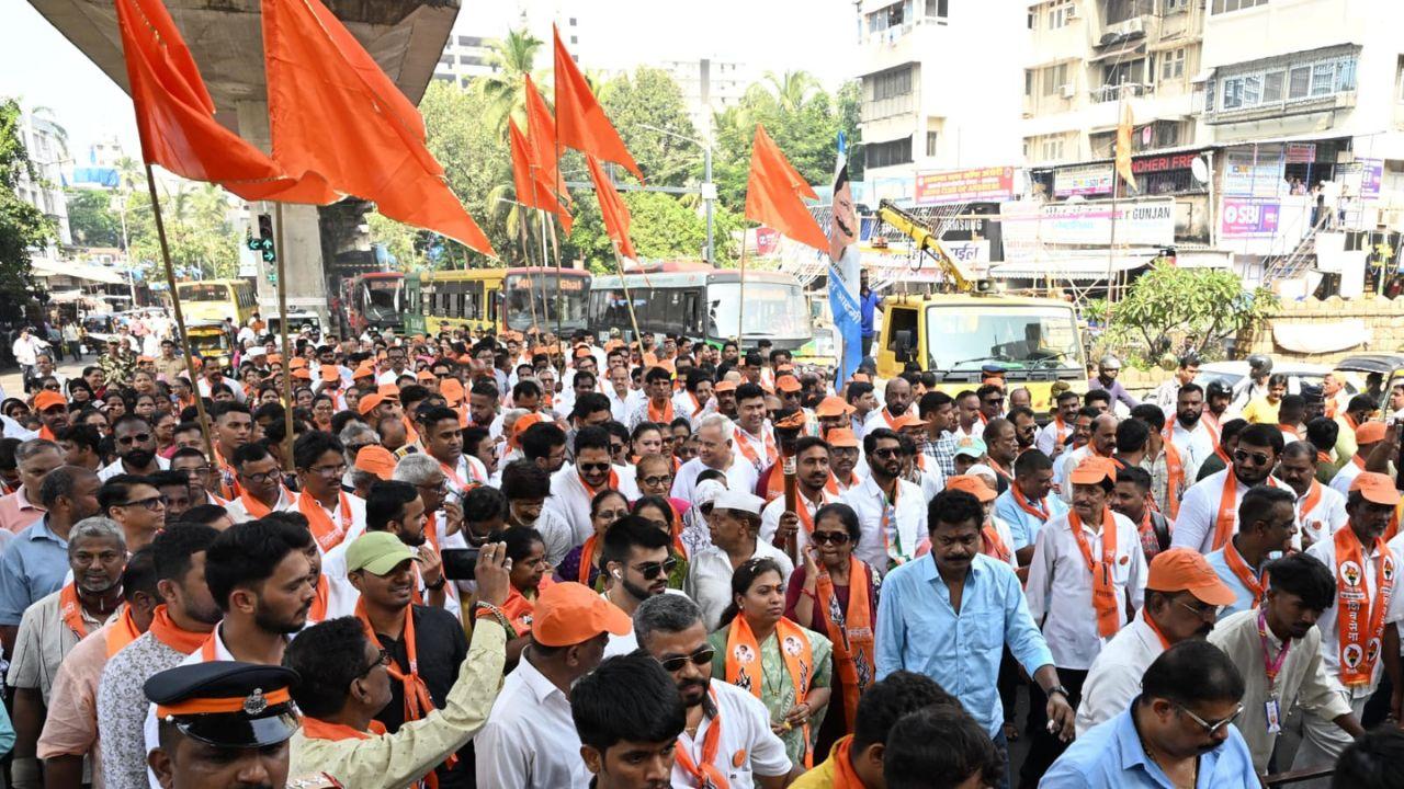 Before submitting her nomination for Maharashtra Elections 2024, Latke visited the Sri Vanchha Siddhi Vinayak Ganapati Temple on Andheri-Kurla Road for blessings.