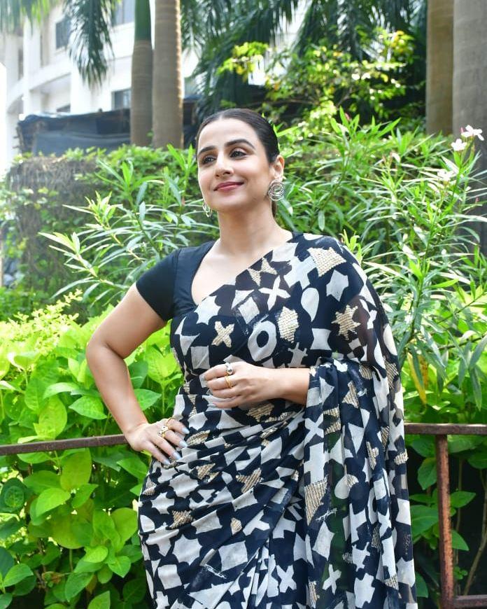 This look for the promotions was a sequin-dotted black saree with white abstract prints by Abraham & Thakore