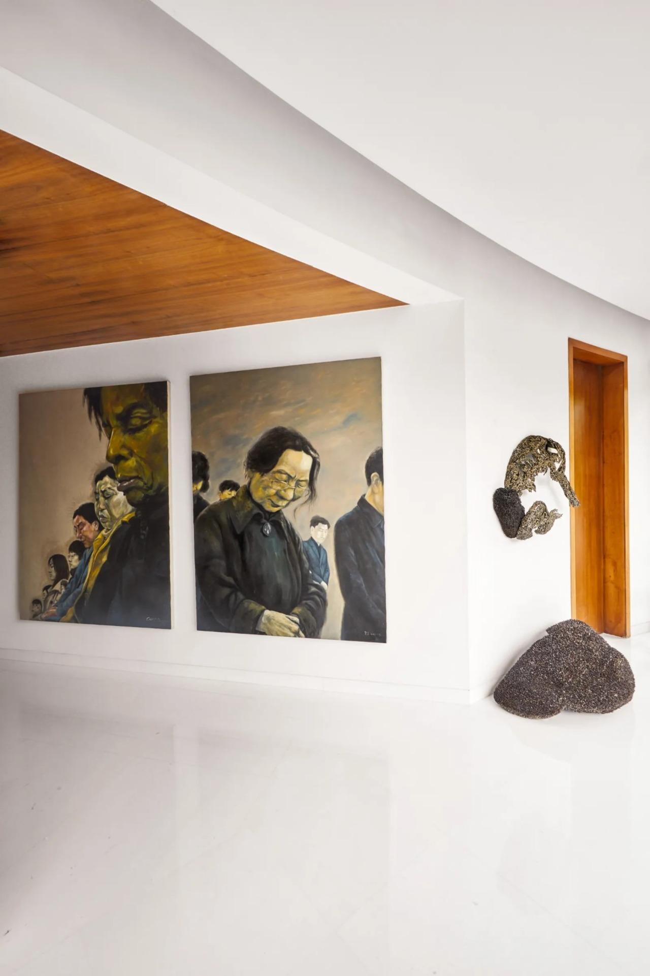 This corridor has two paintings by a contemporary Chinese artist, and a 2012 installation by artist Sakshi Gupta called Give Yourself To The Air, To What You Cannot Hold