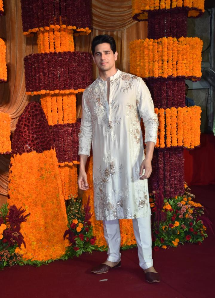 Sidharth malhotra in kurta hot sale