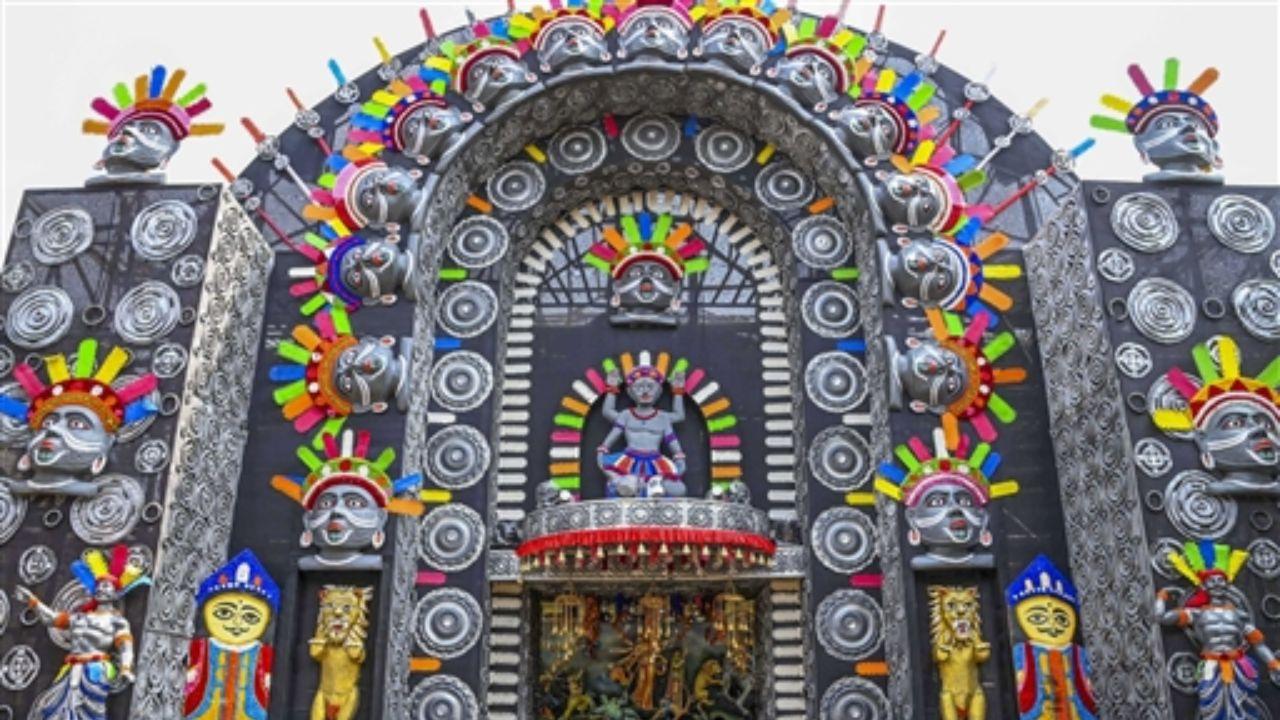 This eight day honours Maa Mahagauri, the eighth form of Goddess Durga, who symbolises purity, serenity and tranquillity