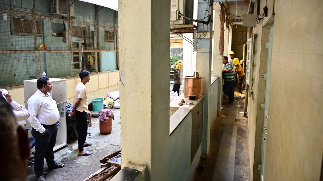 Multiple agencies, including the fire brigade, police, BMC ward staff, etc rushed to the spot following the incident